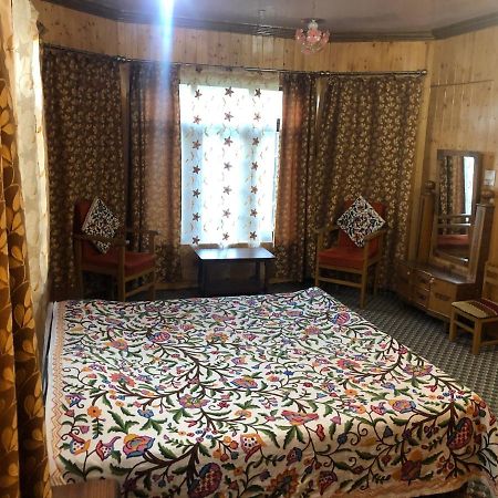 Dilaram Guest House Сринагар Экстерьер фото